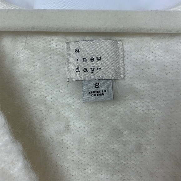 A New Day fuzzy v neck long sleeve sweater Sz S White - Picture 6 of 7